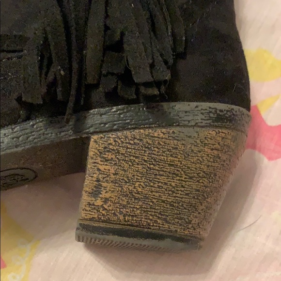 Shoes - Picture 2 of 5